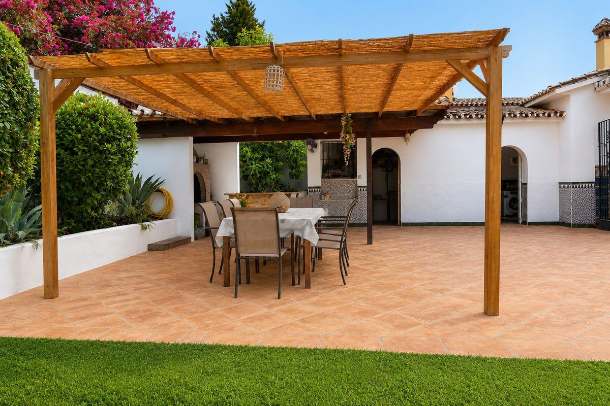 5 Bed Detached Villa in Marbella