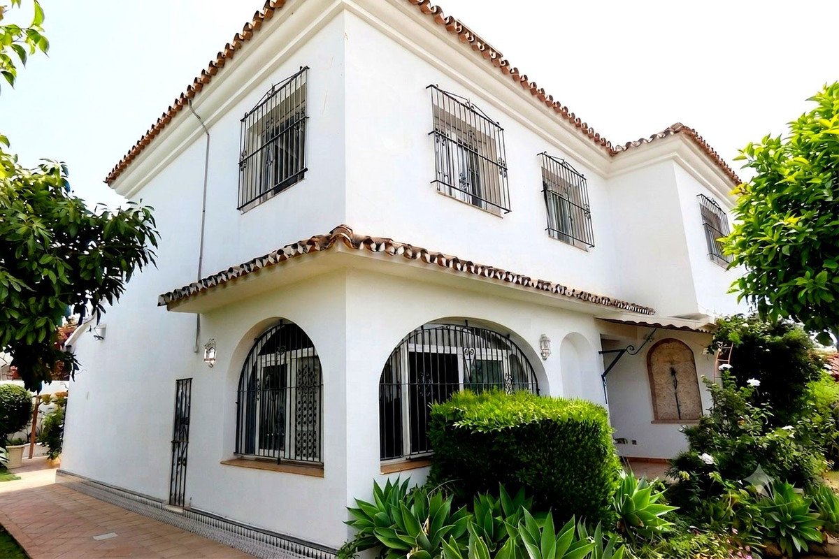 5 Bed Detached Villa in Marbella