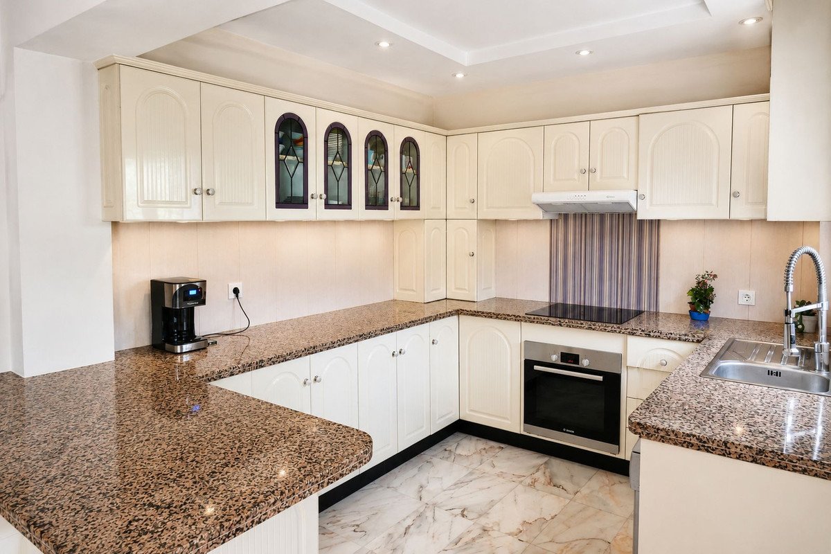 5 Bed Detached Villa in Marbella