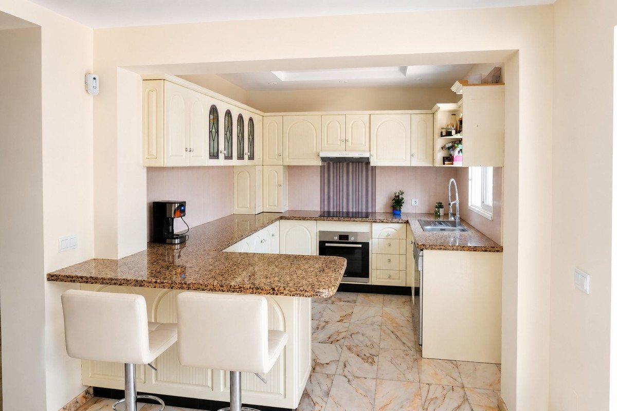 5 Bed Detached Villa in Marbella