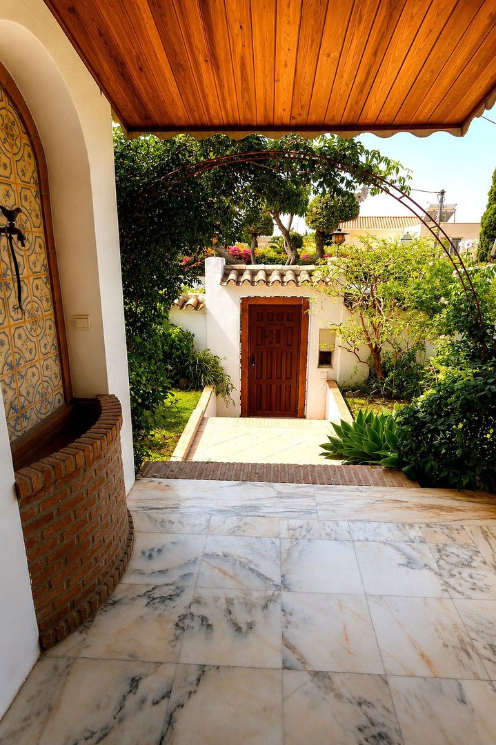 5 Bed Detached Villa in Marbella