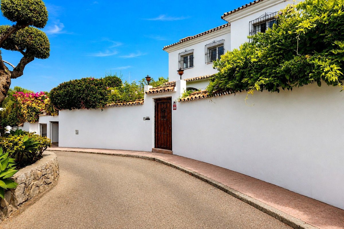 5 Bed Detached Villa in Marbella