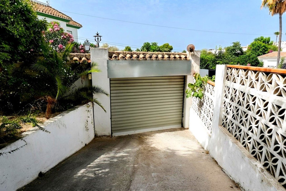 5 Bed Detached Villa in Marbella