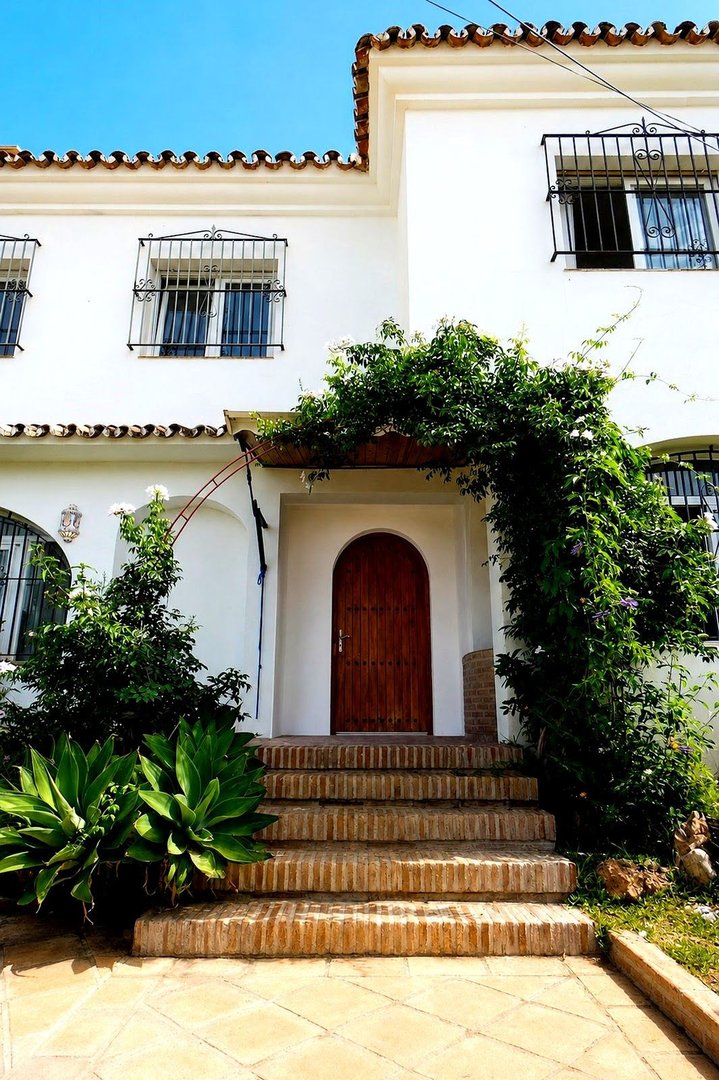 5 Bed Detached Villa in Marbella