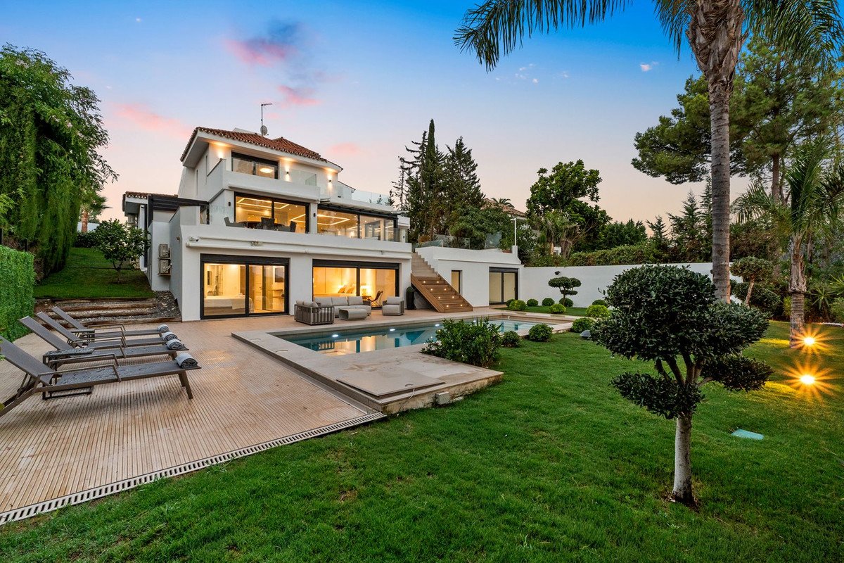 4 Bed Detached Villa in Nueva Andalucía