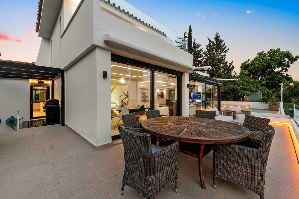 4 Bed Detached Villa in Nueva Andalucía