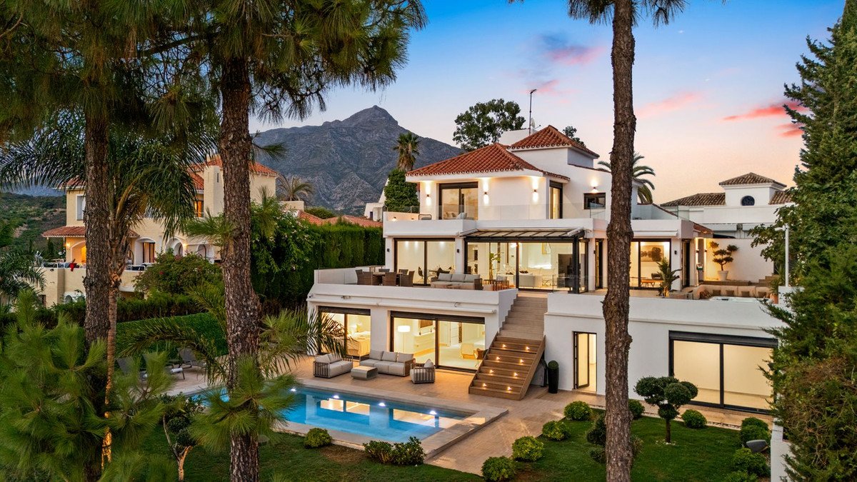 4 Bed Detached Villa in Nueva Andalucía