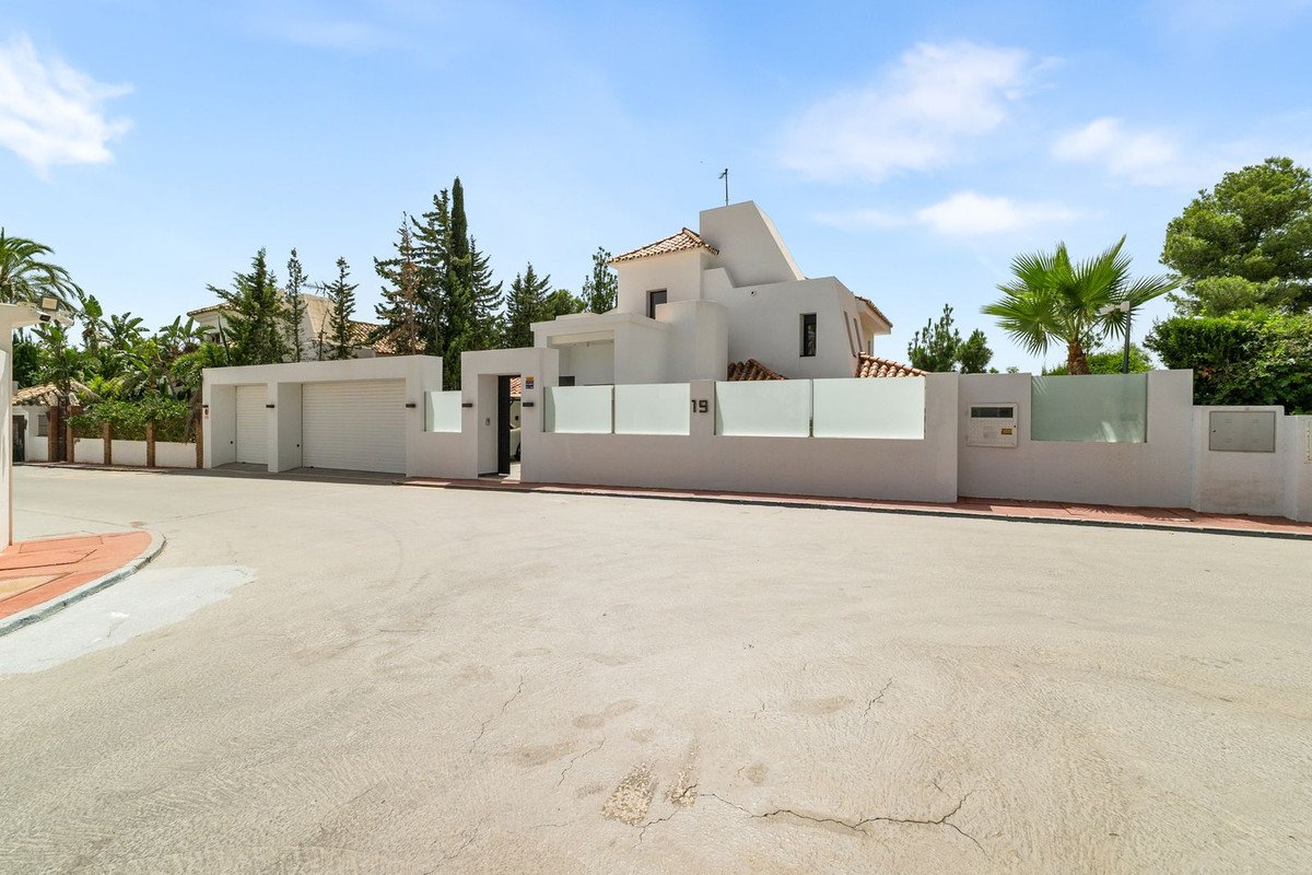 4 Bed Detached Villa in Nueva Andalucía
