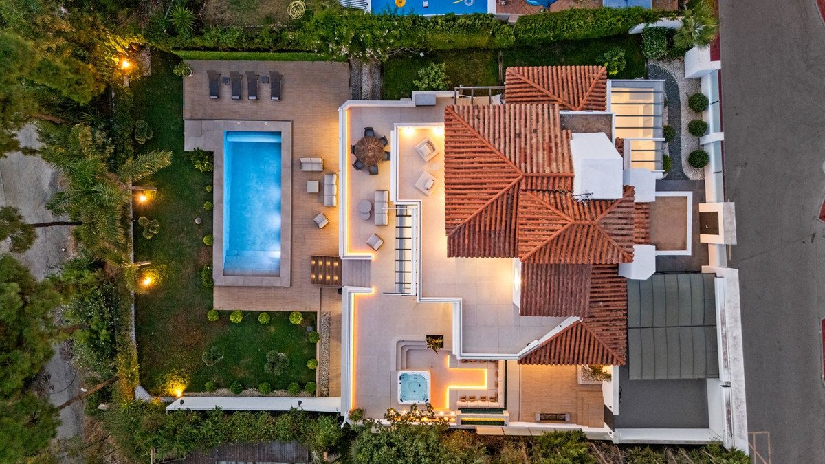 4 Bed Detached Villa in Nueva Andalucía