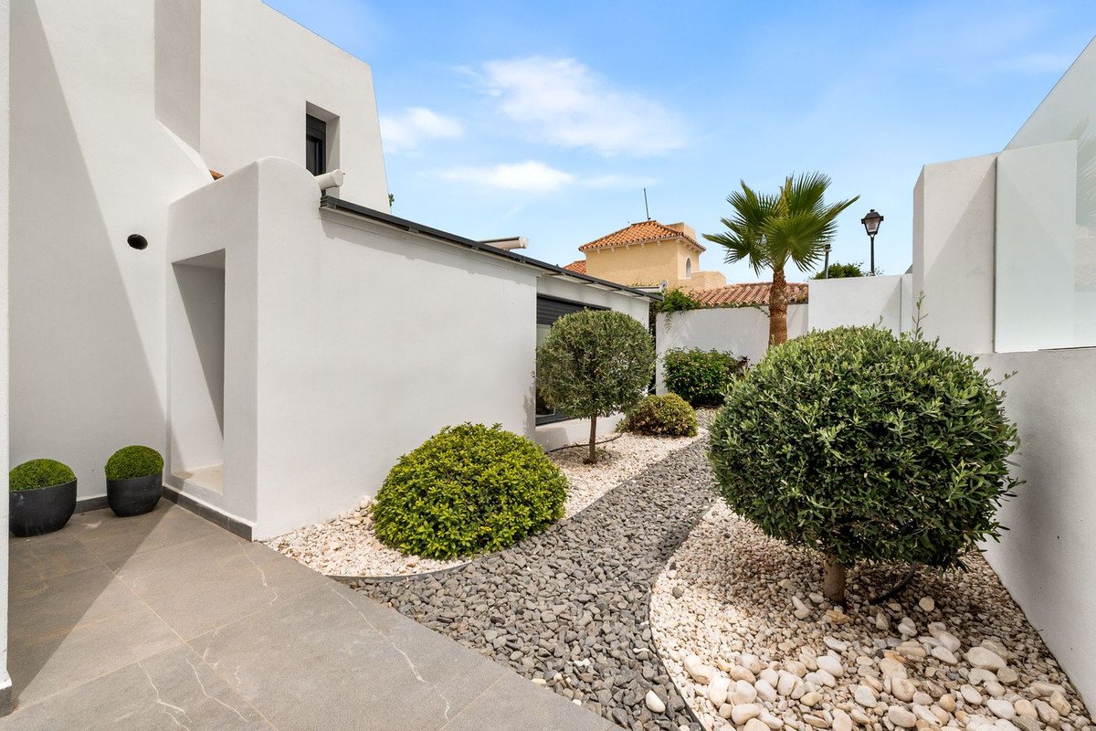 4 Bed Detached Villa in Nueva Andalucía