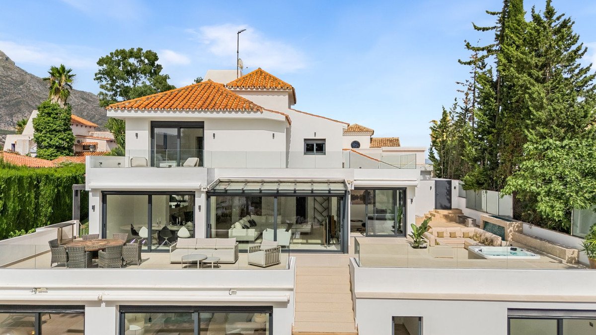 4 Bed Detached Villa in Nueva Andalucía