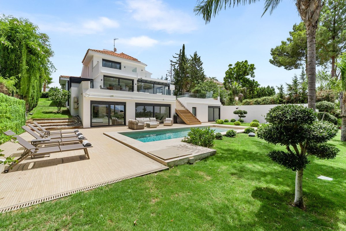 4 Bed Detached Villa in Nueva Andalucía