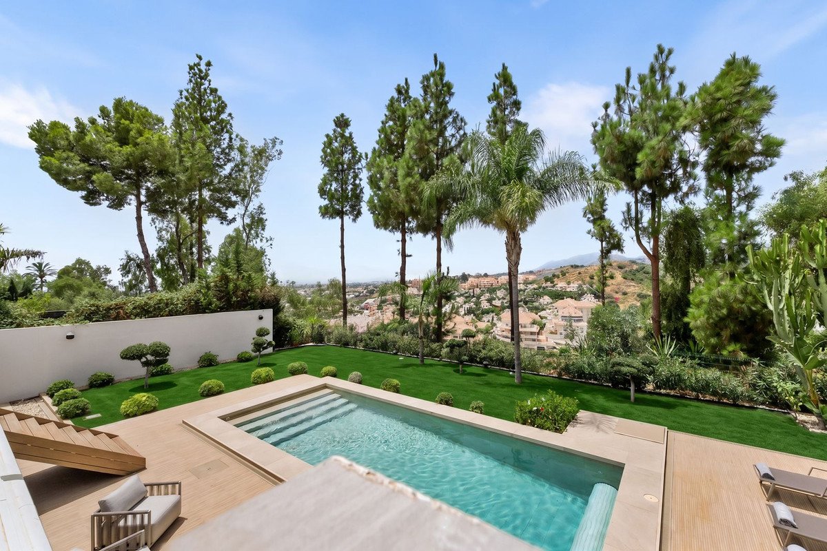 4 Bed Detached Villa in Nueva Andalucía