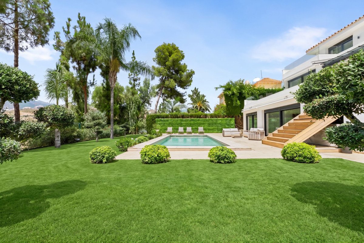 4 Bed Detached Villa in Nueva Andalucía