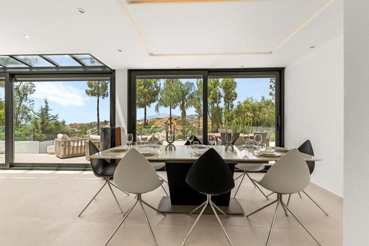 4 Bed Detached Villa in Nueva Andalucía