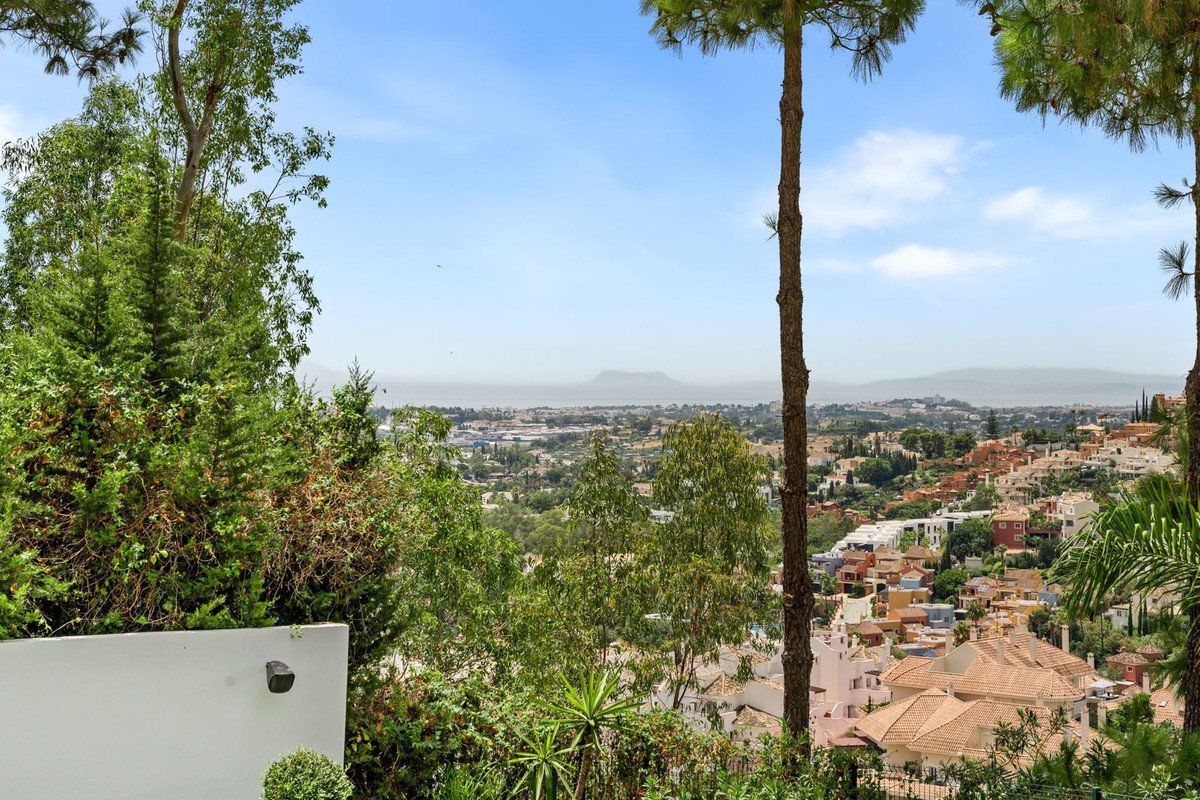 4 Bed Detached Villa in Nueva Andalucía