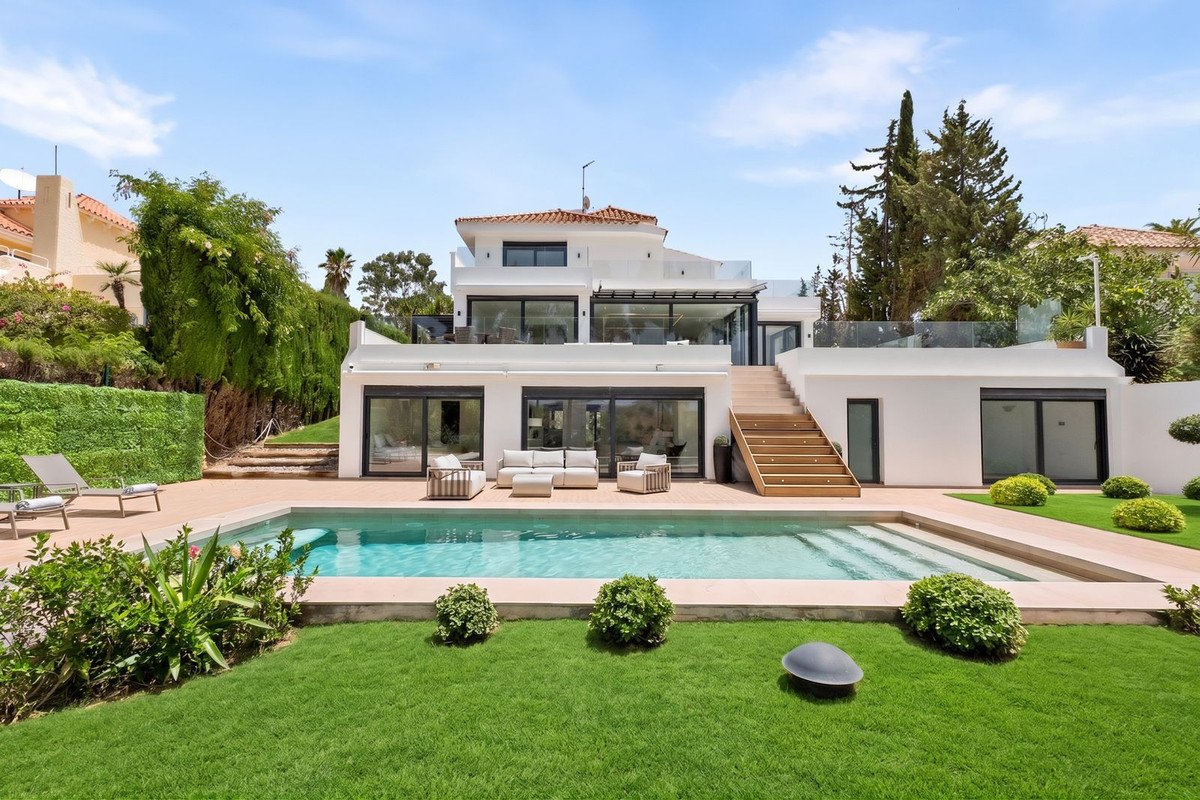 4 Bed Detached Villa in Nueva Andalucía