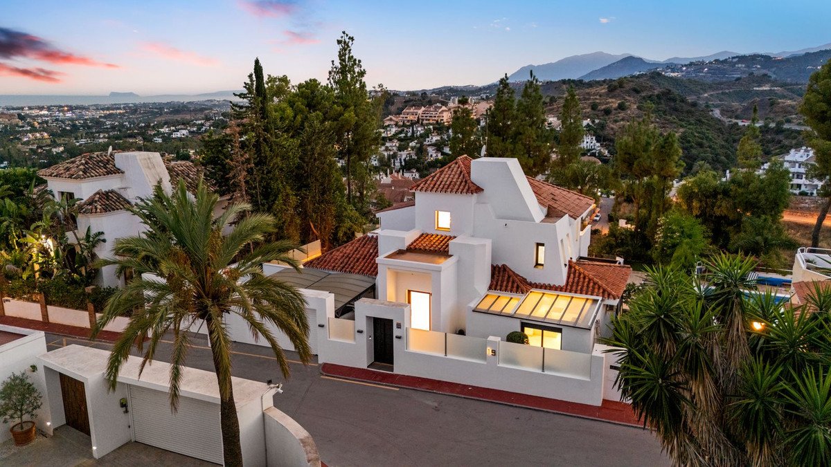 4 Bed Detached Villa in Nueva Andalucía