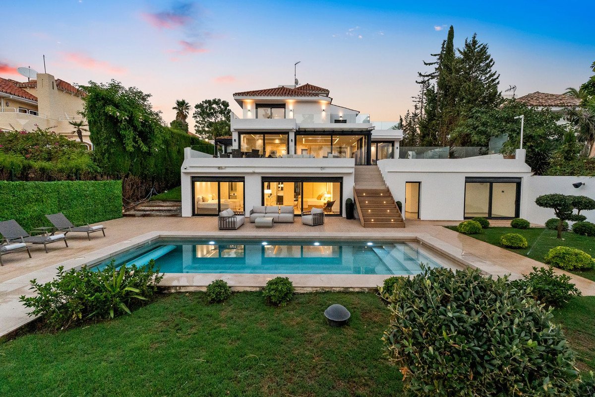 4 Bed Detached Villa in Nueva Andalucía