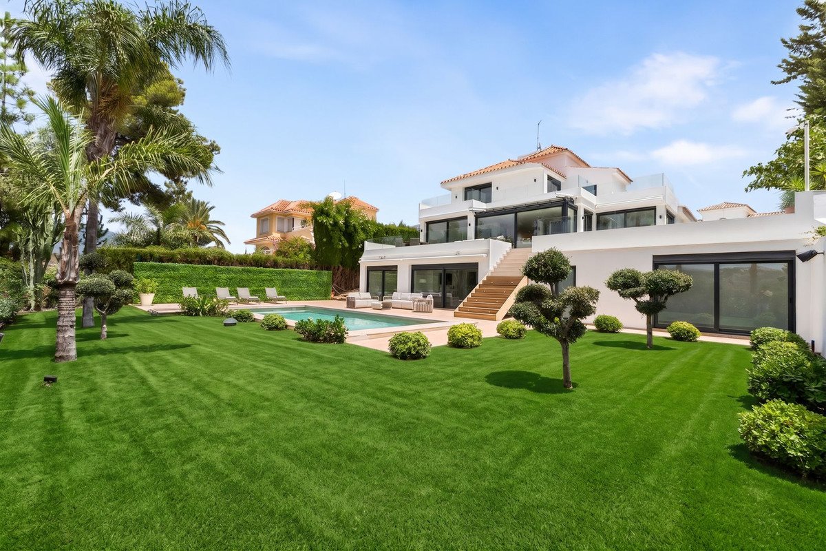 4 Bed Detached Villa in Nueva Andalucía