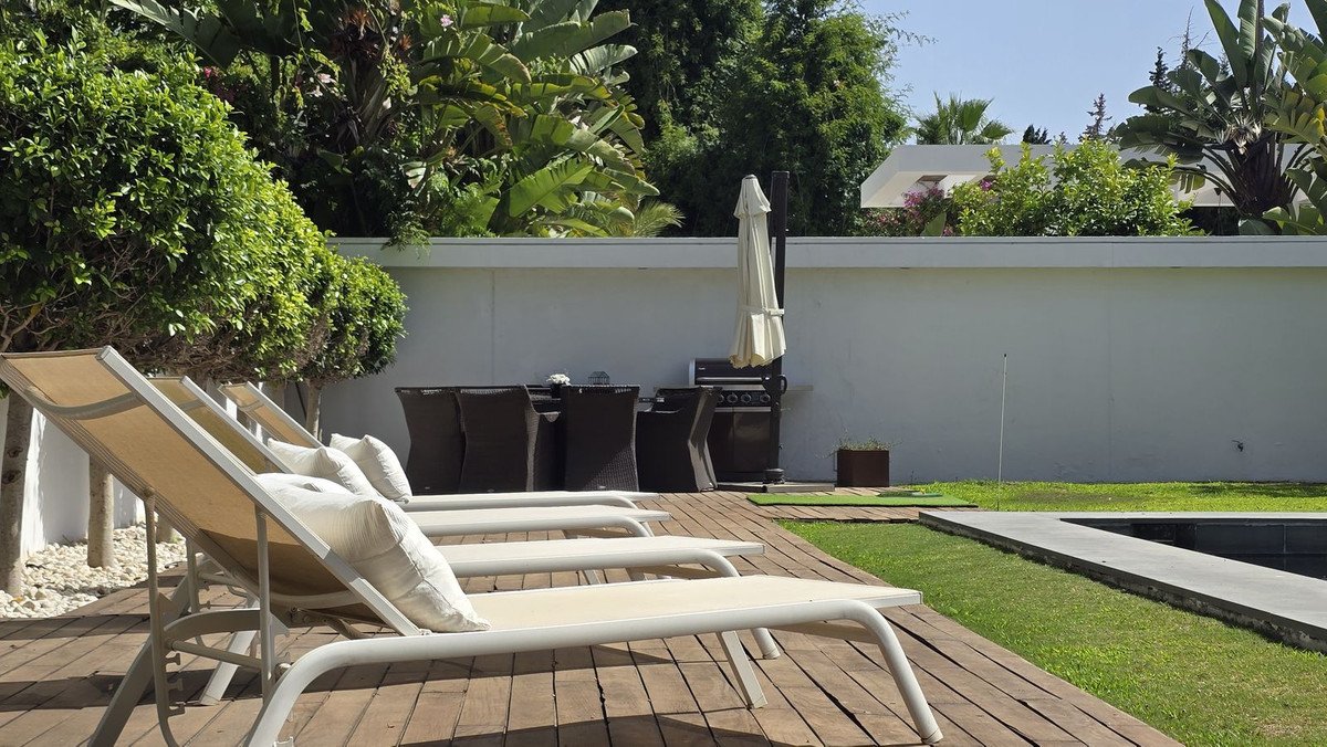 5 Bed Detached Villa in Nueva Andalucía