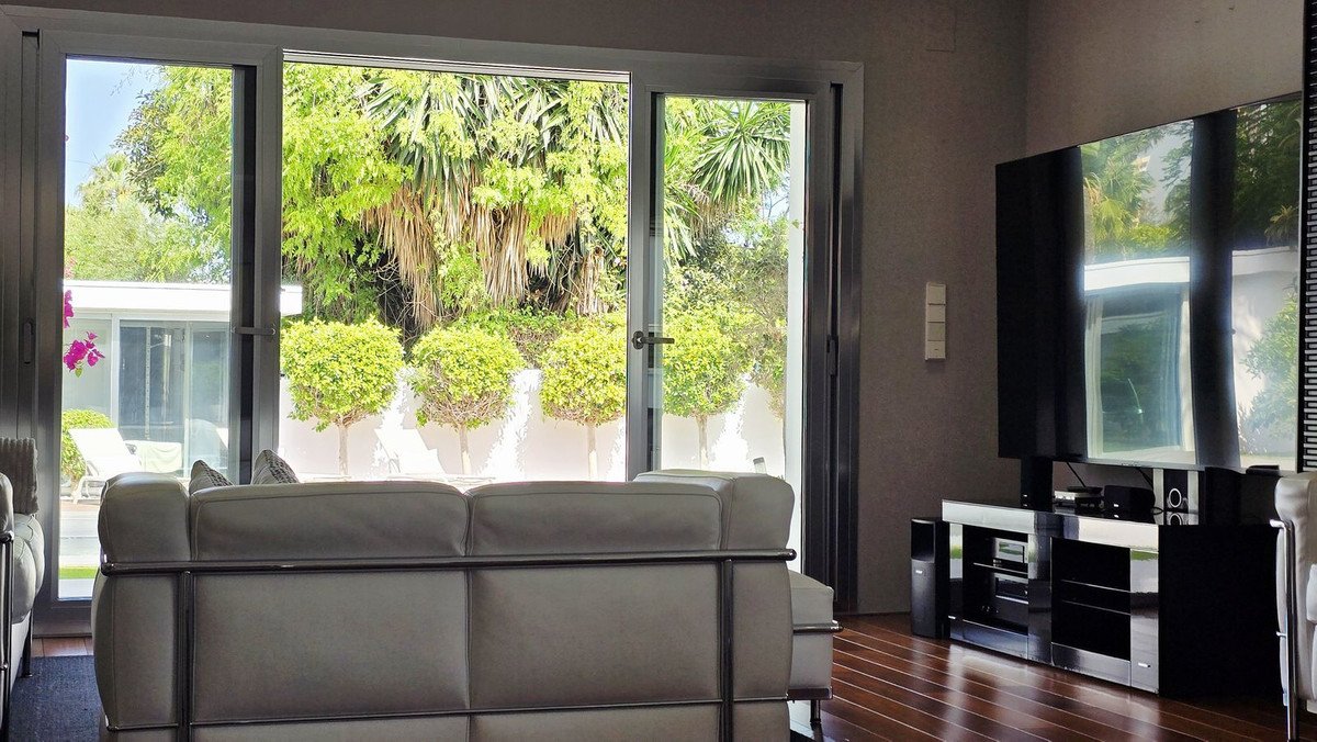 5 Bed Detached Villa in Nueva Andalucía