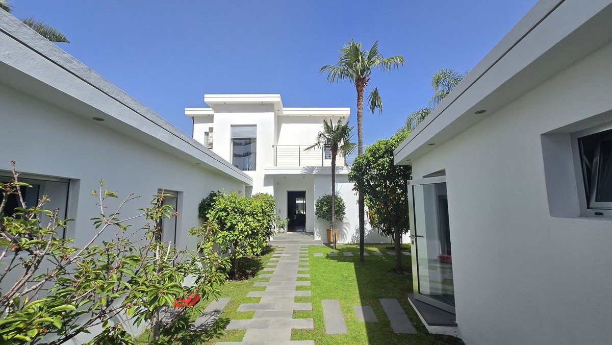 5 Bed Detached Villa in Nueva Andalucía