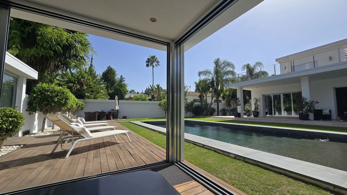 5 Bed Detached Villa in Nueva Andalucía