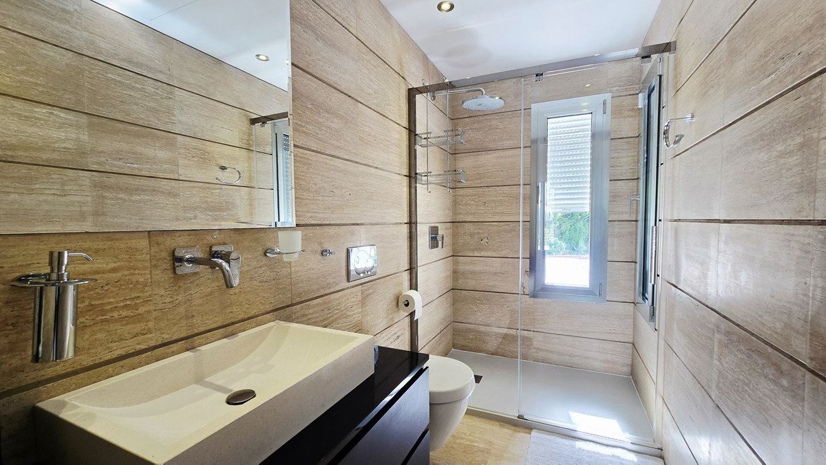5 Bed Detached Villa in Nueva Andalucía