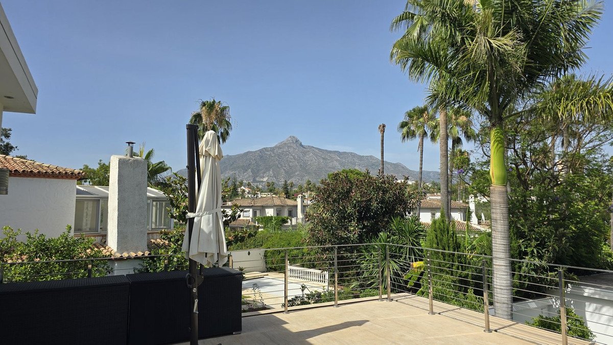 5 Bed Detached Villa in Nueva Andalucía