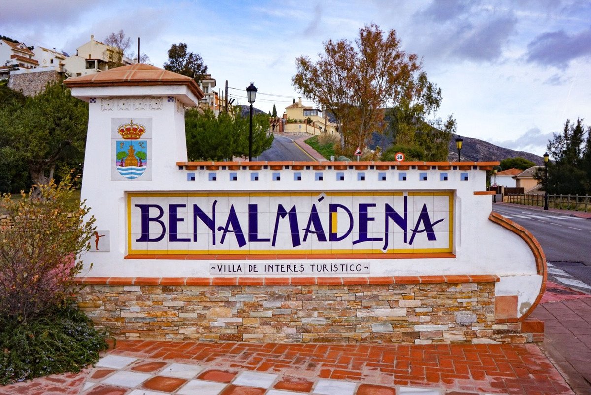 2 Bed Middle Floor Apartment in Benalmadena