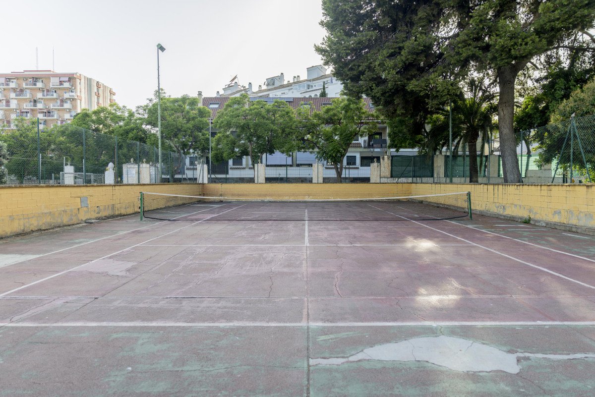 2 Bed Middle Floor Apartment in Benalmadena