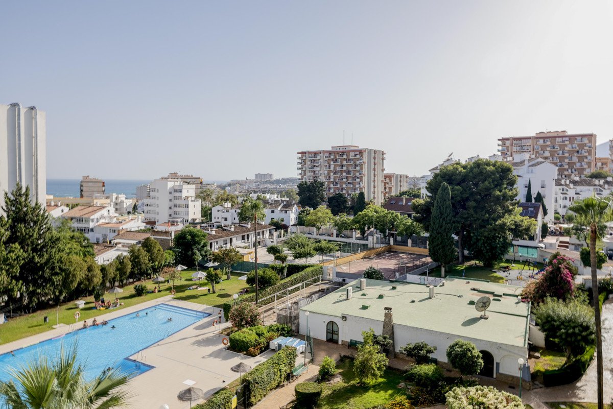 2 Bed Middle Floor Apartment in Benalmadena