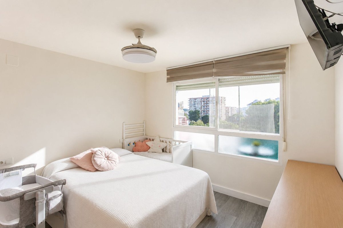2 Bed Middle Floor Apartment in Benalmadena