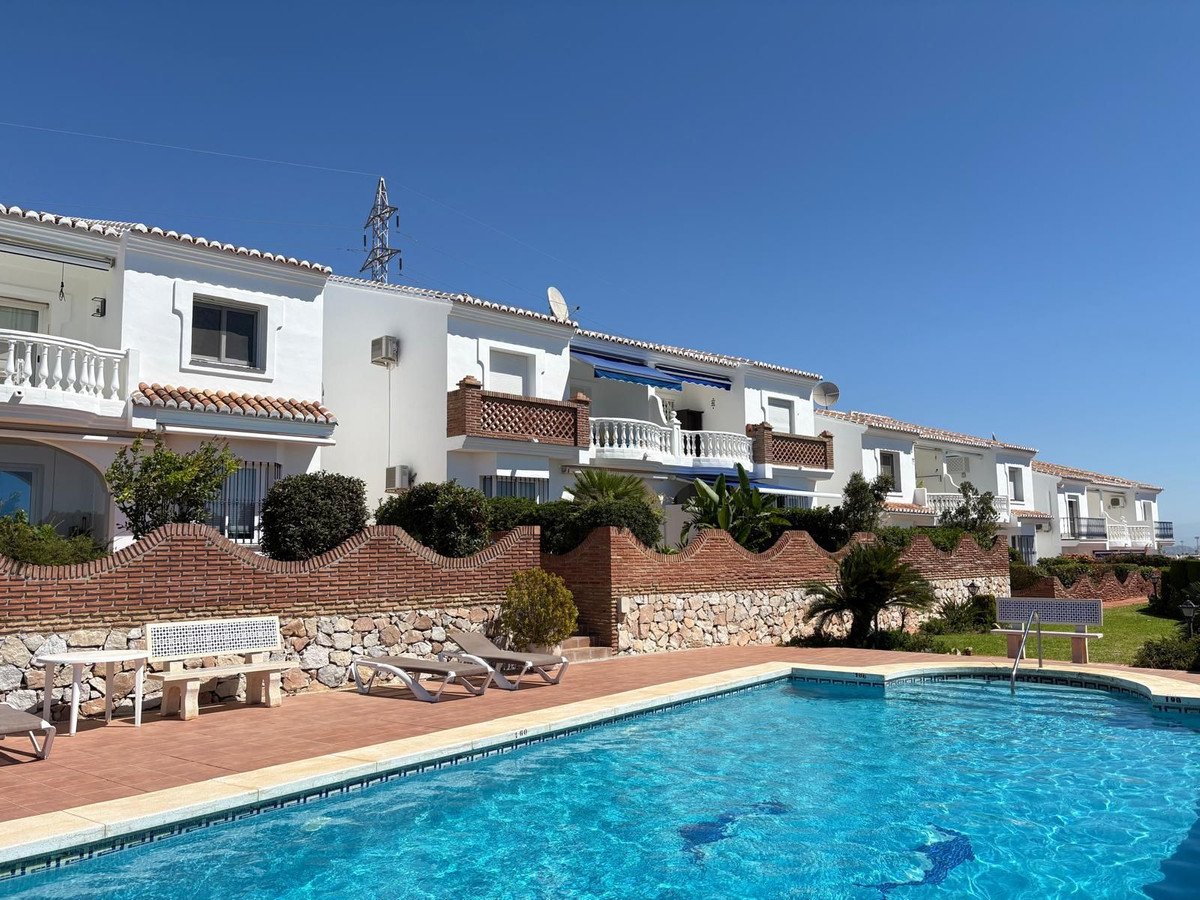 2 Bed Top Floor Apartment in El Chaparral