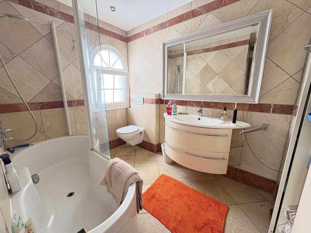 2 Bed Top Floor Apartment in El Chaparral