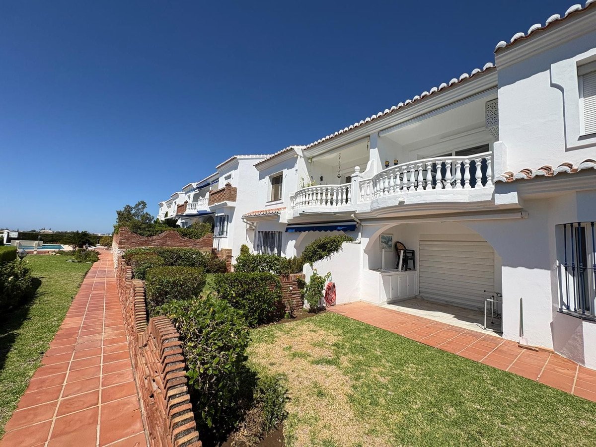 2 Bed Top Floor Apartment in El Chaparral
