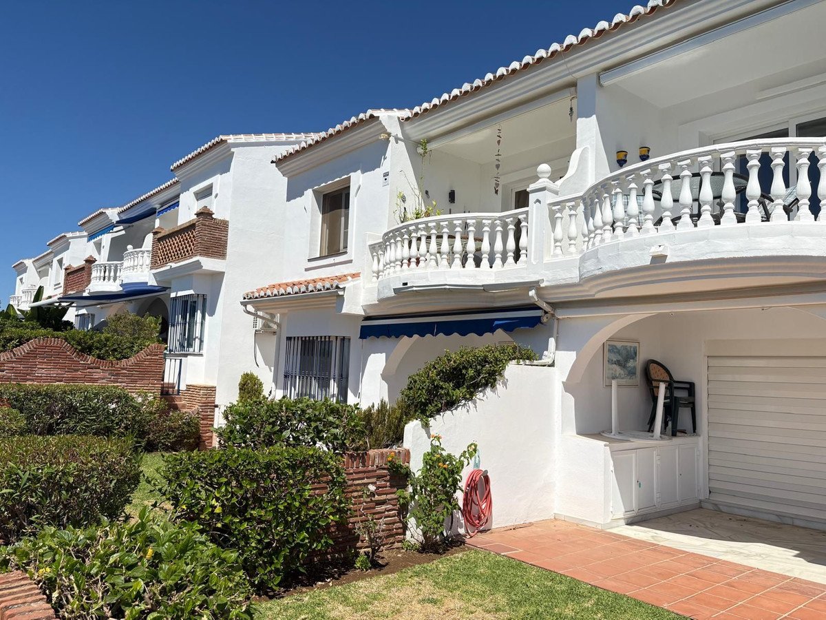 2 Bed Top Floor Apartment in El Chaparral