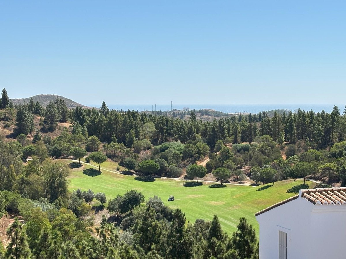 2 Bed Top Floor Apartment in El Chaparral
