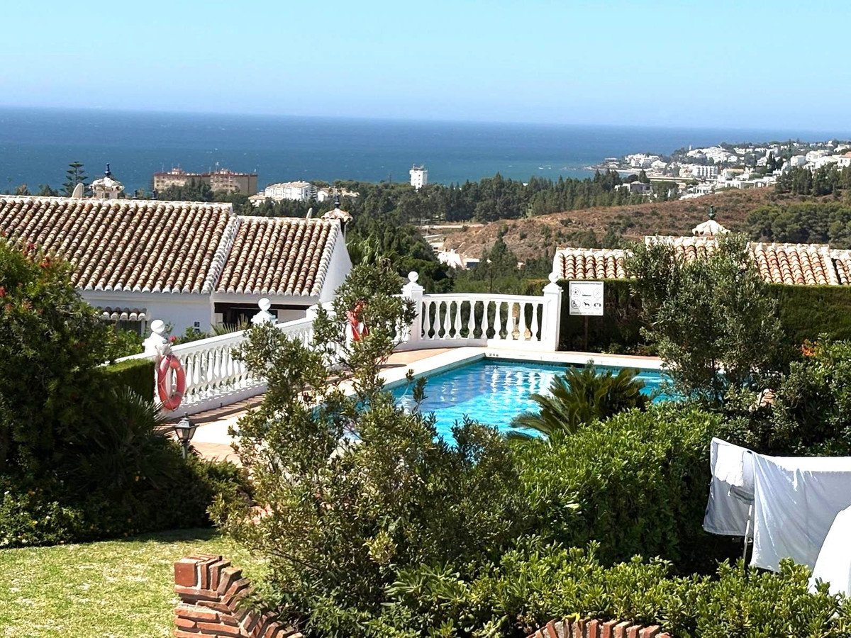 2 Bed Top Floor Apartment in El Chaparral