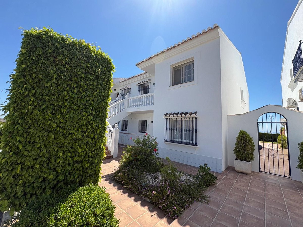2 Bed Top Floor Apartment in El Chaparral