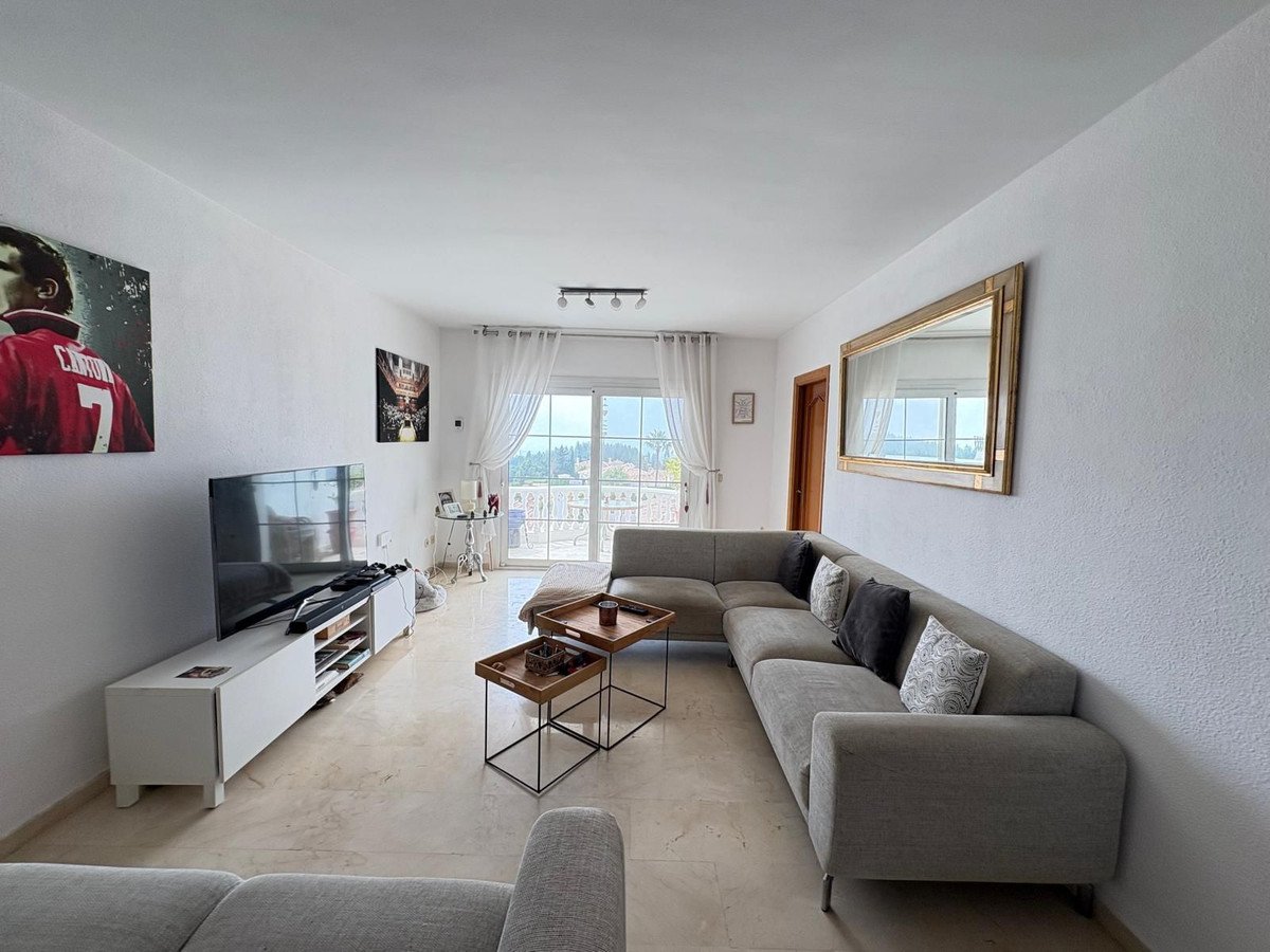 2 Bed Top Floor Apartment in El Chaparral