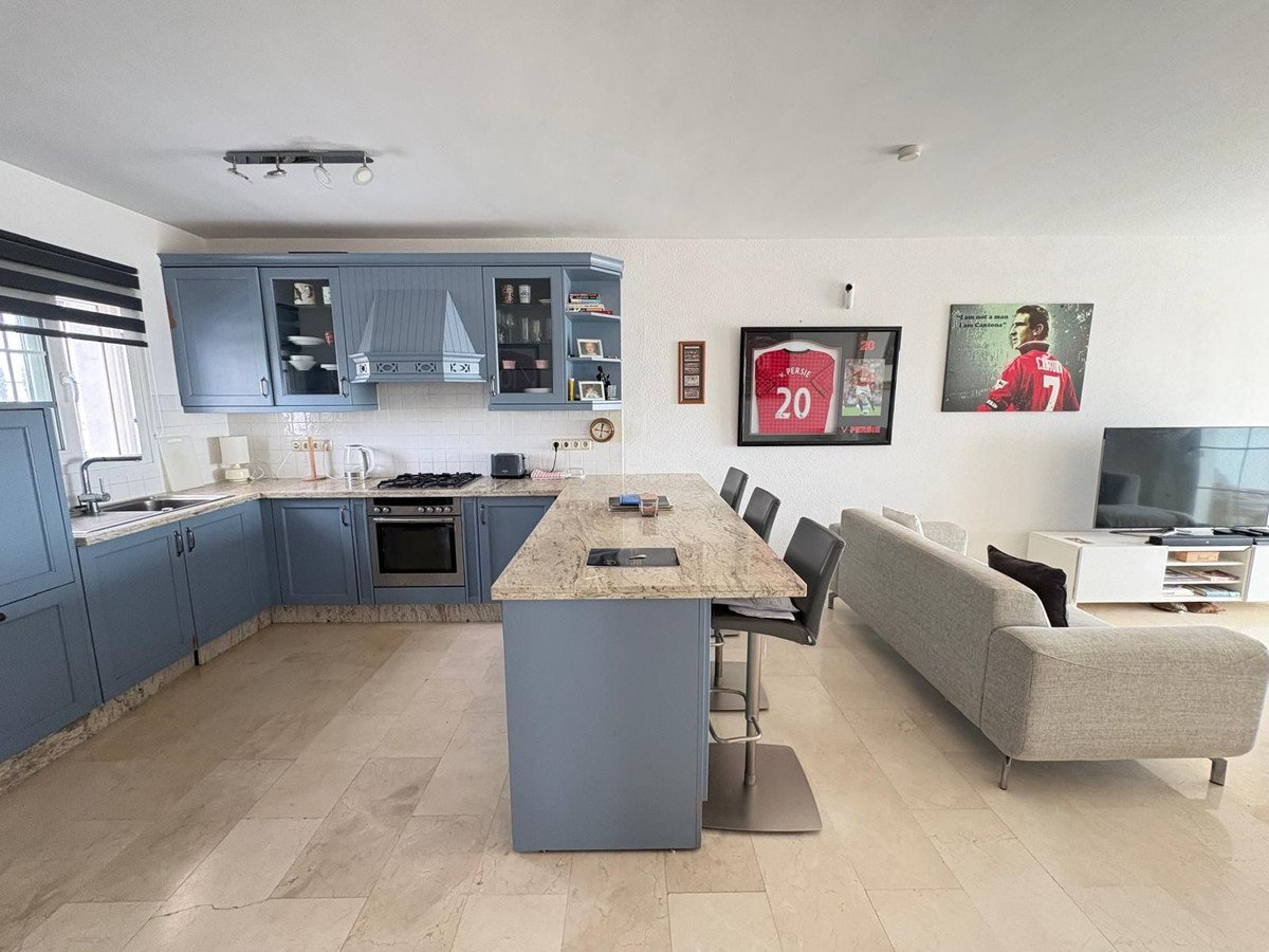 2 Bed Top Floor Apartment in El Chaparral