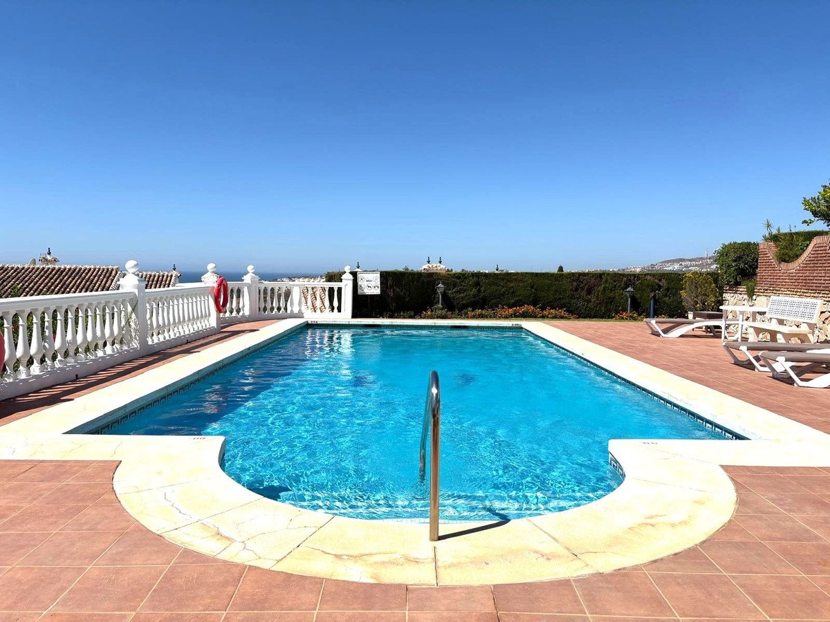 2 Bed Top Floor Apartment in El Chaparral