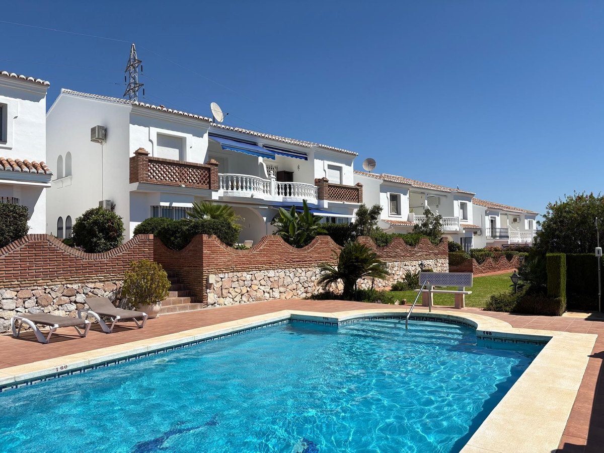 2 Bed Top Floor Apartment in El Chaparral