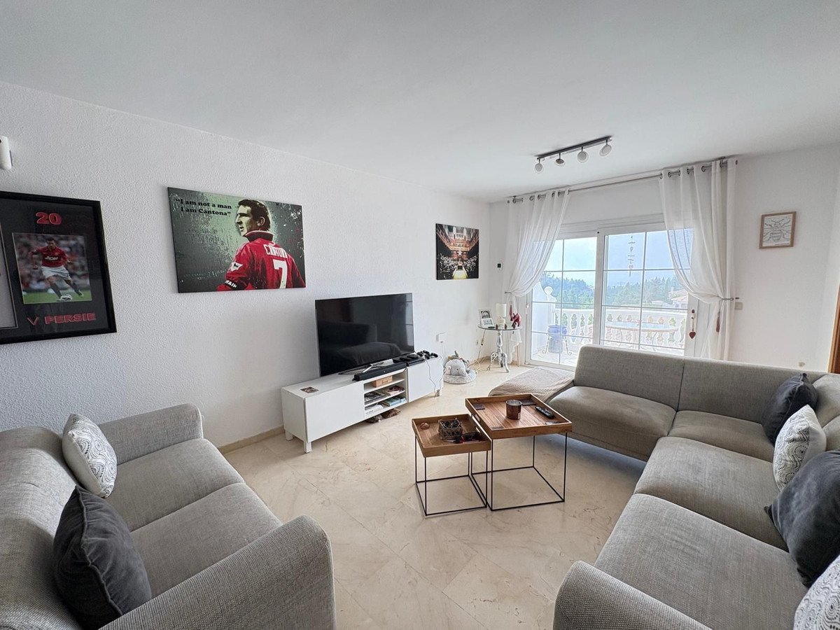 2 Bed Top Floor Apartment in El Chaparral