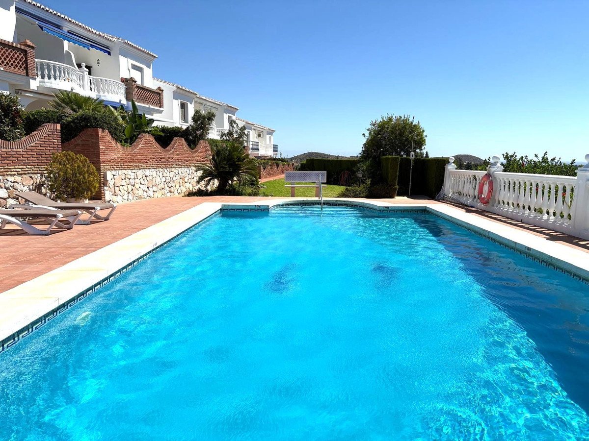 2 Bed Top Floor Apartment in El Chaparral