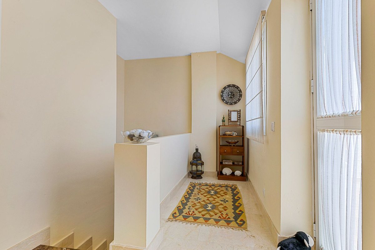 3 Bed Penthouse in Bel Air