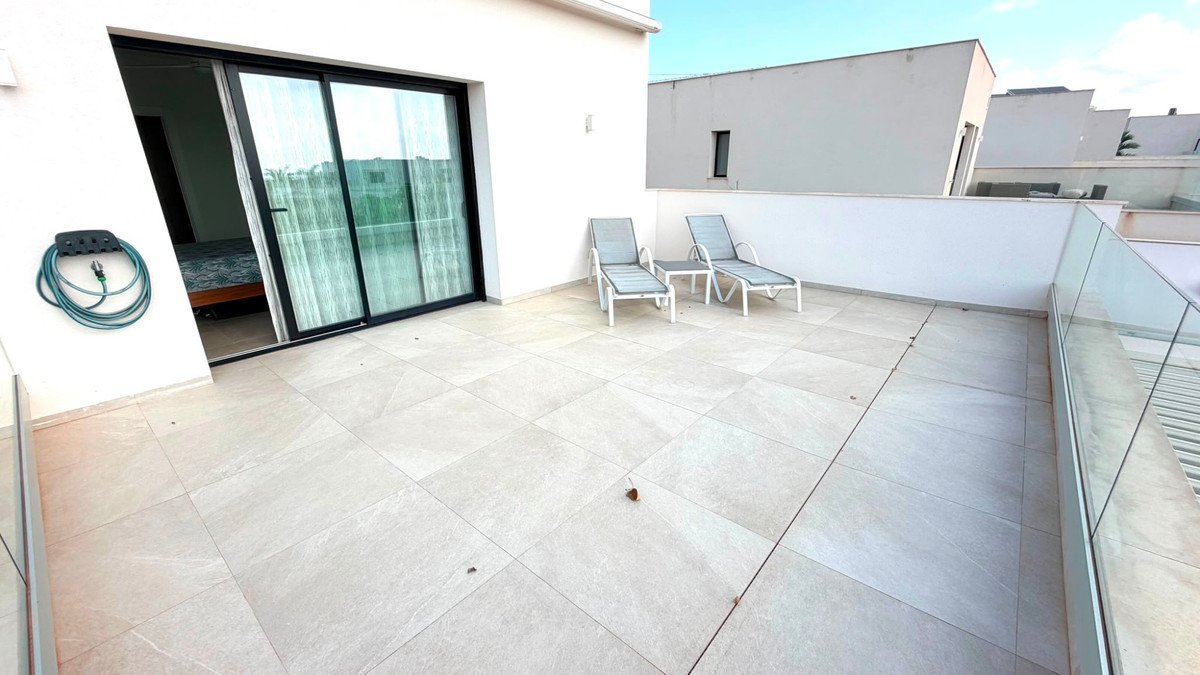 4 Bed Detached Villa in Los Montesinos
