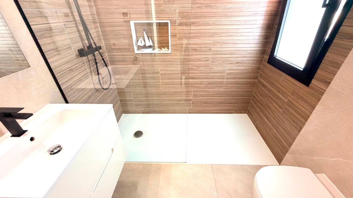 4 Bed Detached Villa in Los Montesinos